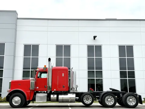 More photos of 2014 PETERBILT 388 at Forge Truck Centers - Illinois, IL