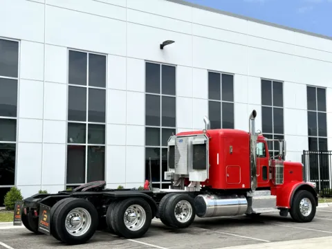 More photos of 2014 PETERBILT 388 at Forge Truck Centers - Illinois, IL