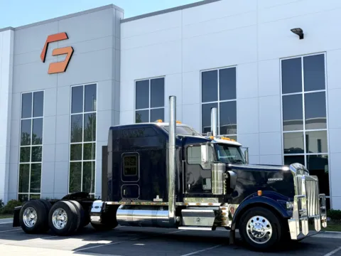 Photos of 2018 KENWORTH W900 for sale in New Lenox, IL at Forge Truck Centers - Illinois
