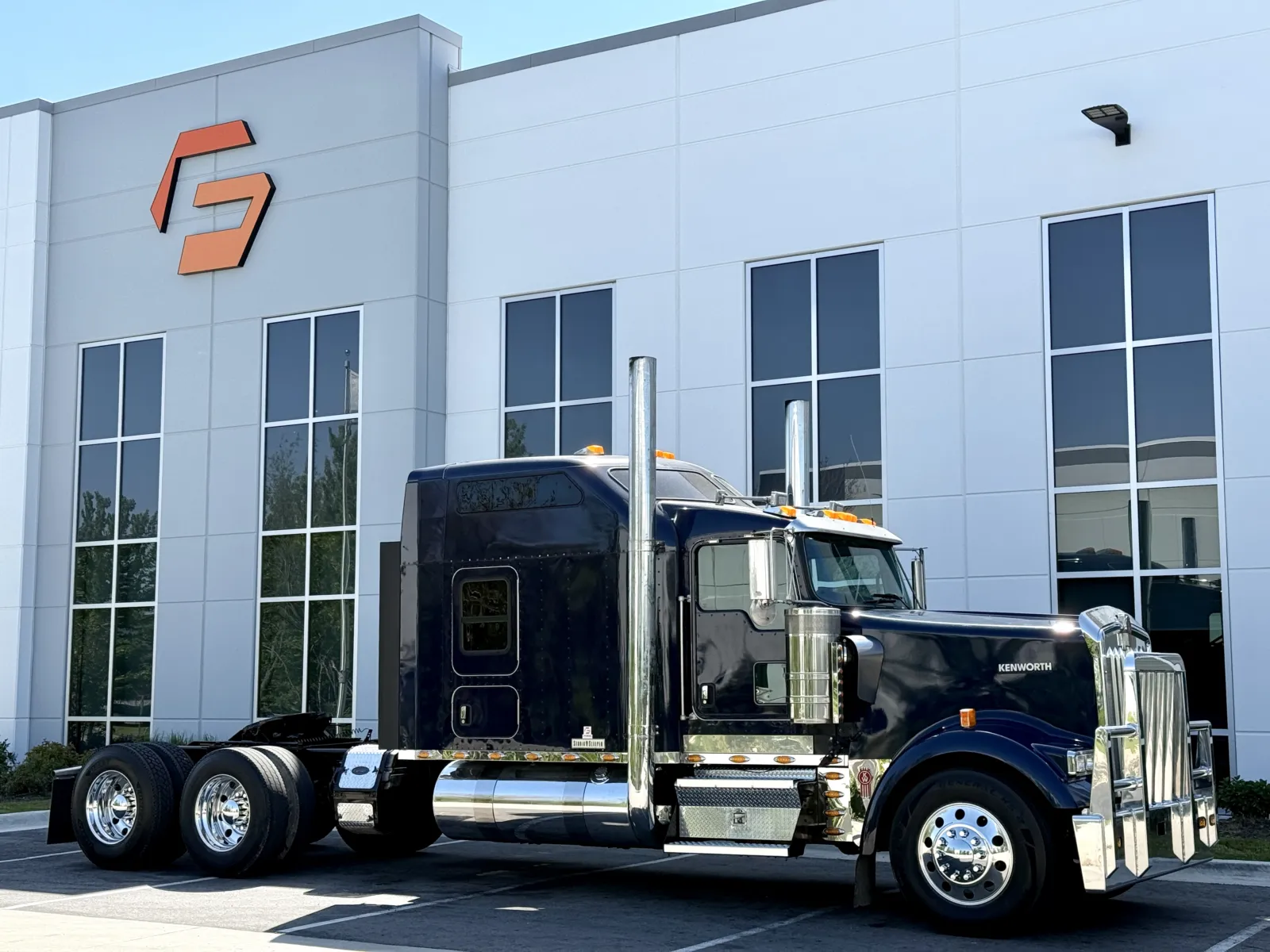 2018 Kenworth W900 in New Lenox, IL — photo 2