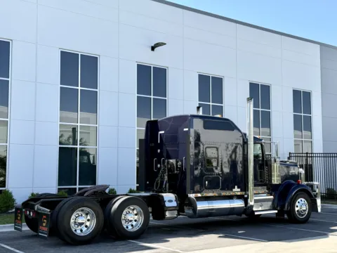 More photos of 2018 KENWORTH W900 at Forge Truck Centers - Illinois, IL