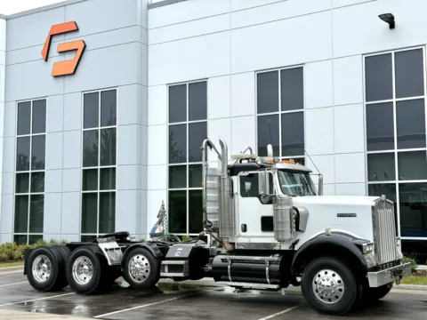 Photos of 2007 KENWORTH W900 for sale in New Lenox, IL at Forge Truck Centers - Illinois