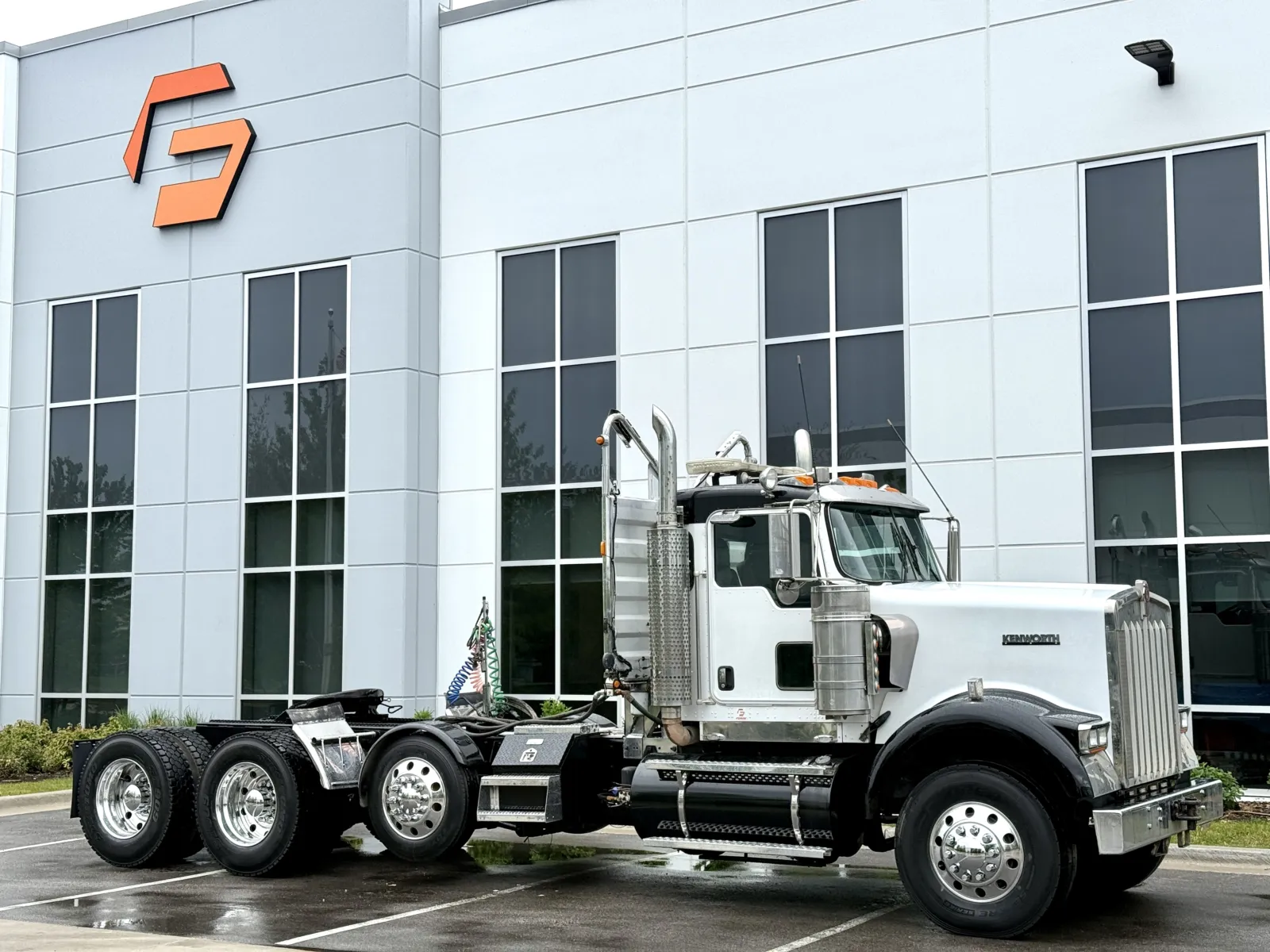 2007 Kenworth W900 in New Lenox, IL — photo 2