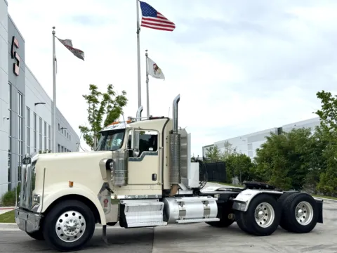 2018 KENWORTH W900 for sale in New Lenox, IL