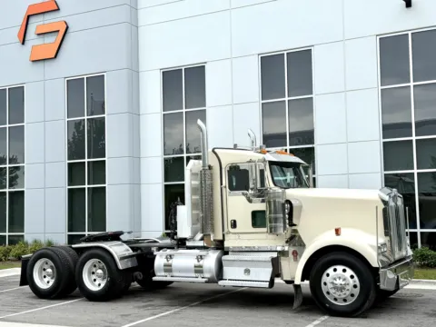 Photos of 2018 KENWORTH W900 for sale in New Lenox, IL at Forge Truck Centers - Illinois