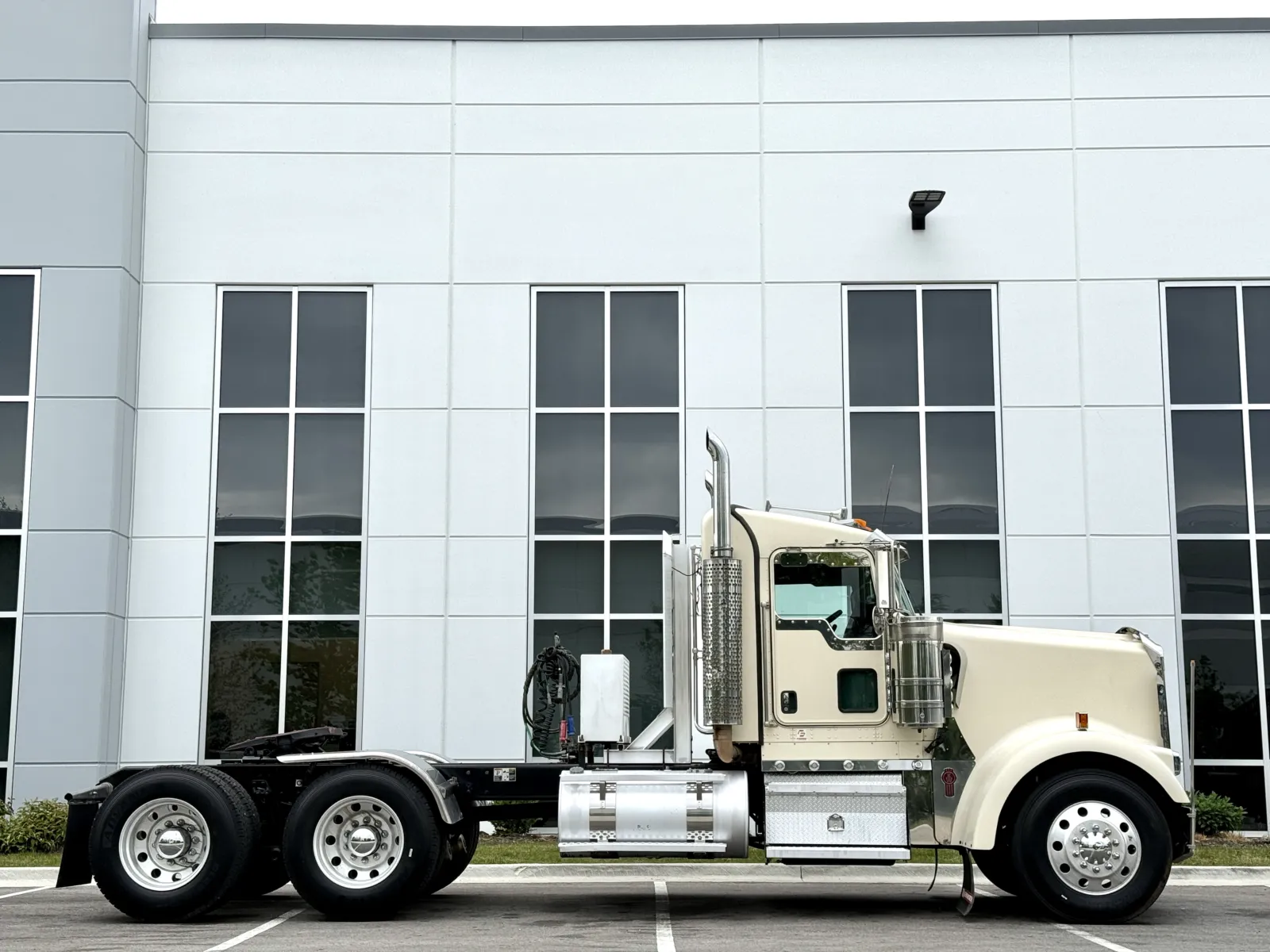 2018 Kenworth W900 in New Lenox, IL — photo 3