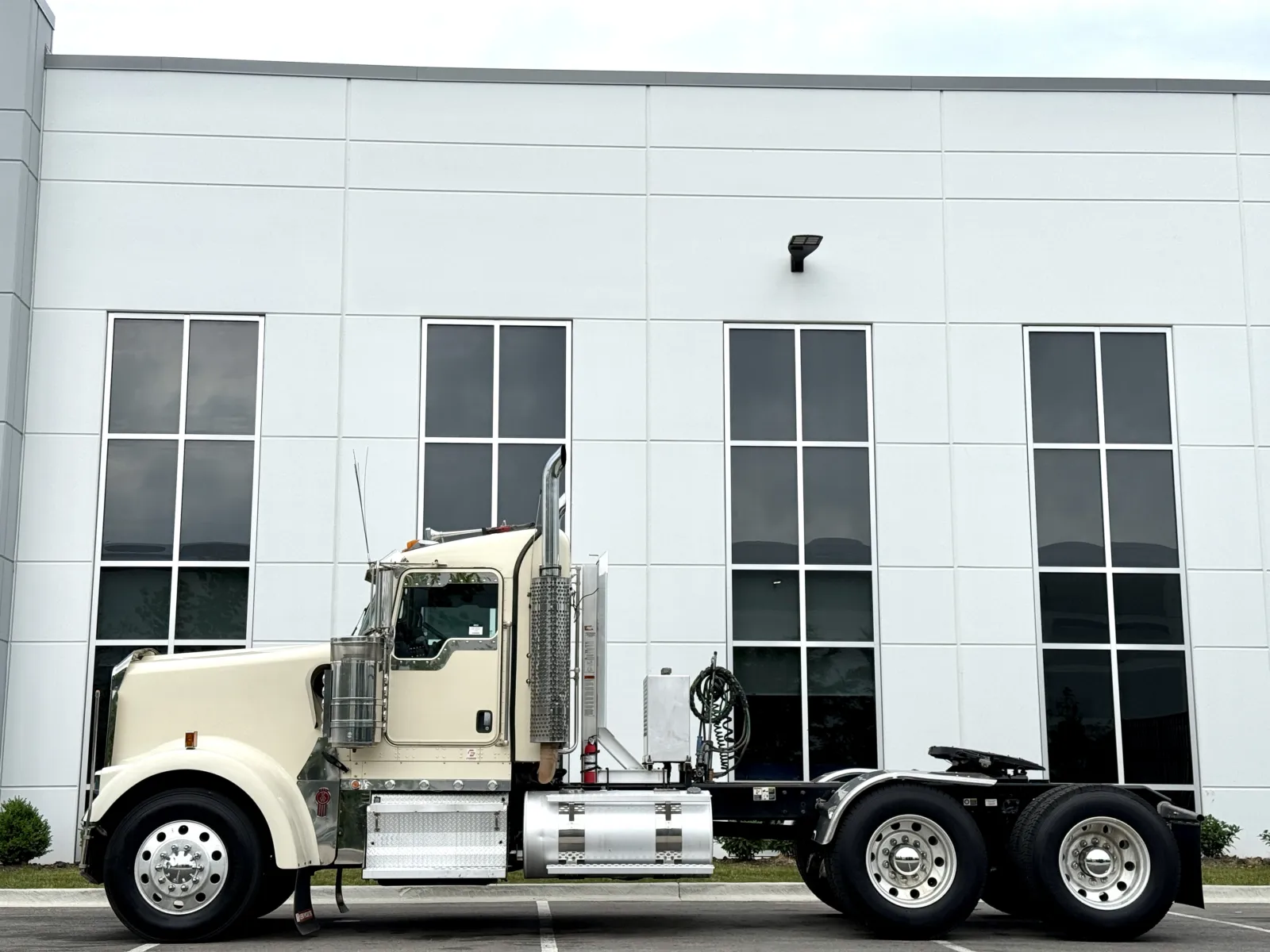 2018 Kenworth W900 in New Lenox, IL — photo 4