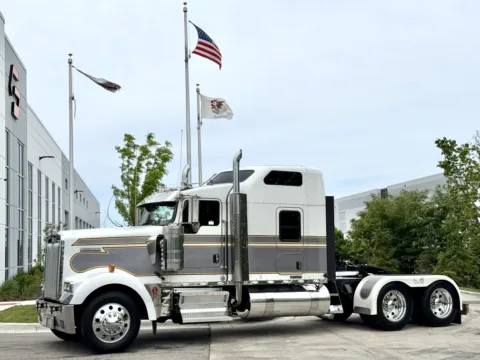 2015 KENWORTH W900 for sale in New Lenox, IL