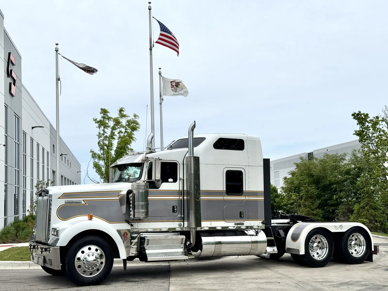 2015 KENWORTH W900 for sale in New Lenox, IL
