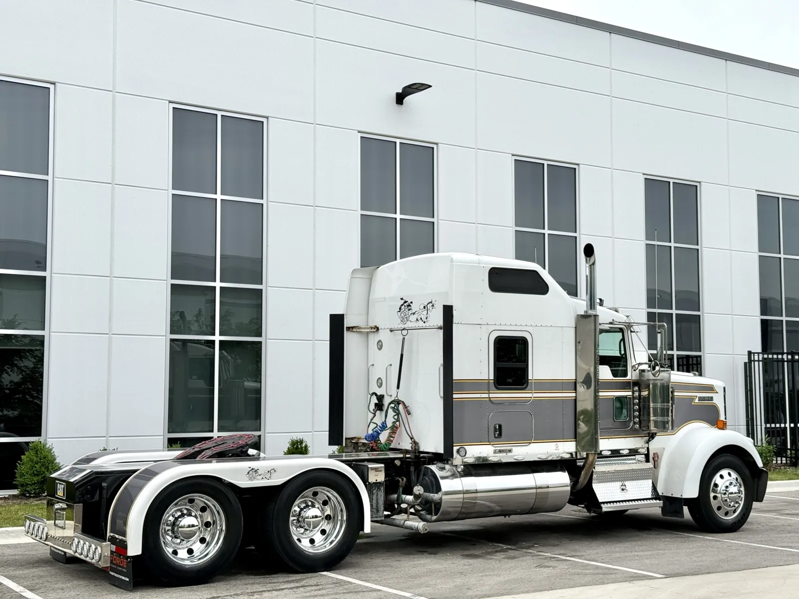 2015 Kenworth W900 in New Lenox, IL — photo 5