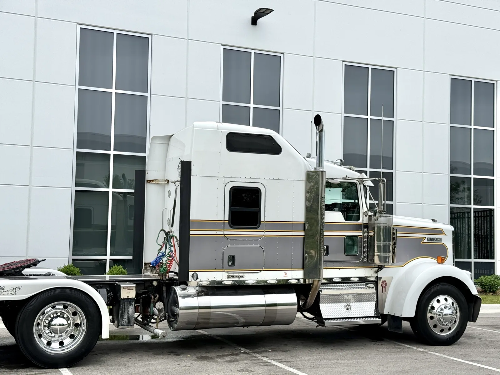 2015 Kenworth W900 in New Lenox, IL — photo 7