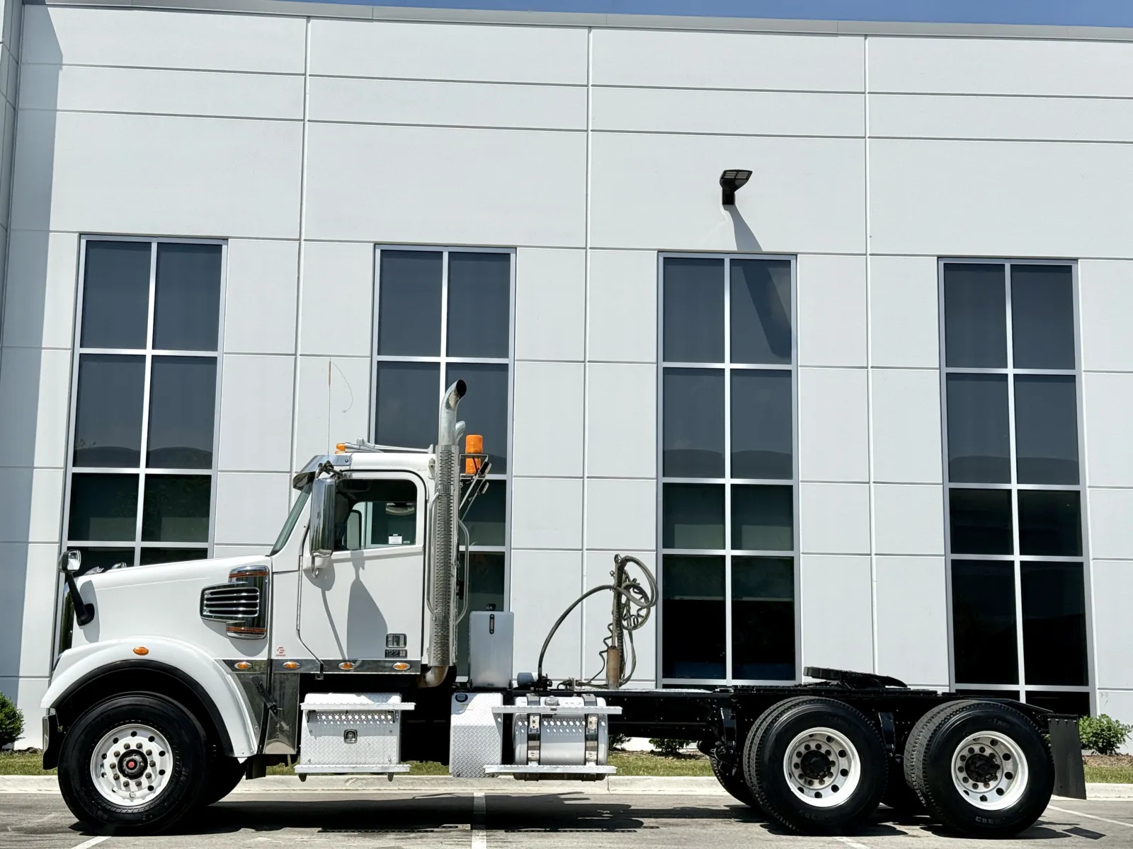 2020 Freightliner 122SD in New Lenox, IL — photo 4