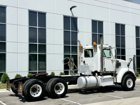 More photos of 2020 FREIGHTLINER SD122 at Forge Truck Centers - Illinois, IL