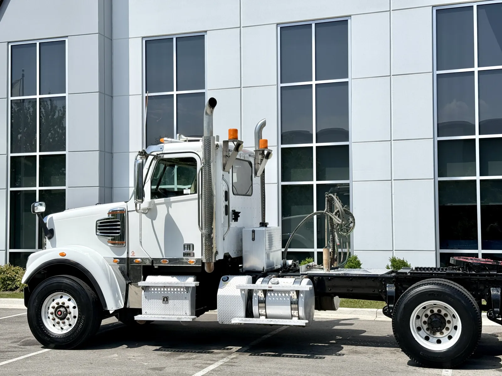2020 Freightliner 122SD in New Lenox, IL — photo 8