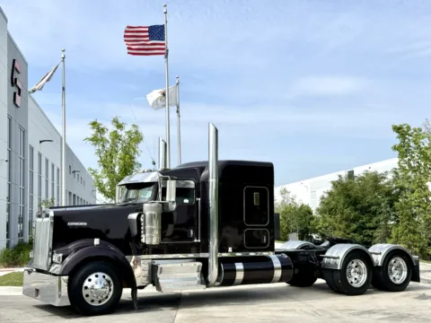 2018 KENWORTH W900 for sale in New Lenox, IL