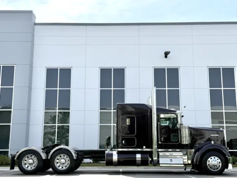 Another view of 2018 KENWORTH W900 for sale in New Lenox, IL at Forge Truck Centers - Illinois
