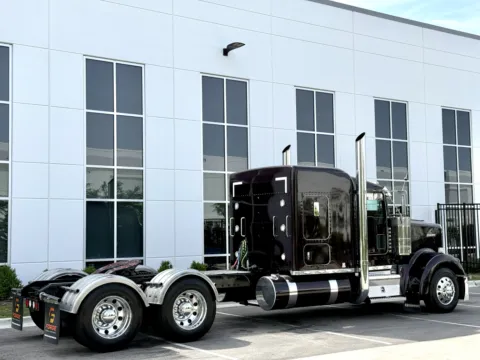 More photos of 2018 KENWORTH W900 at Forge Truck Centers - Illinois, IL
