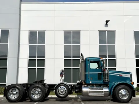 Another view of 2006 PETERBILT 378 for sale in New Lenox, IL at Forge Truck Centers - Illinois