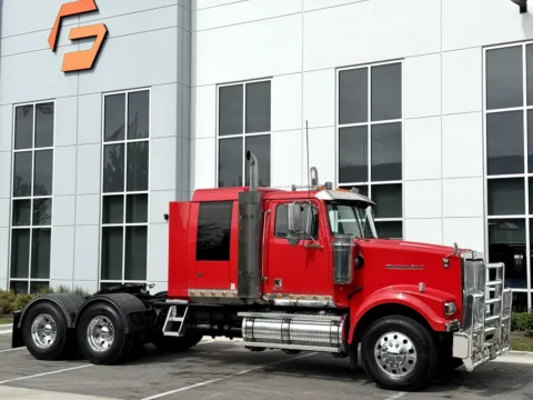 Photos of 2015 WESTERN STAR 4900 for sale in New Lenox, IL at Forge Truck Centers - Illinois