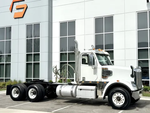 Photos of 2020 FREIGHTLINER SD122 for sale in New Lenox, IL at Forge Truck Centers - Illinois