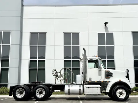 Another view of 2020 FREIGHTLINER SD122 for sale in New Lenox, IL at Forge Truck Centers - Illinois