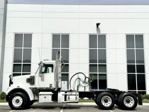 More photos of 2020 FREIGHTLINER SD122 at Forge Truck Centers - Illinois, IL