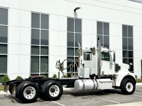 More photos of 2020 FREIGHTLINER SD122 at Forge Truck Centers - Illinois, IL
