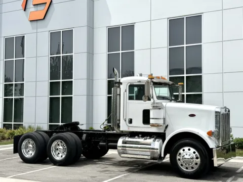 Photos of 2007 PETERBILT 378 for sale in New Lenox, IL at Forge Truck Centers - Illinois