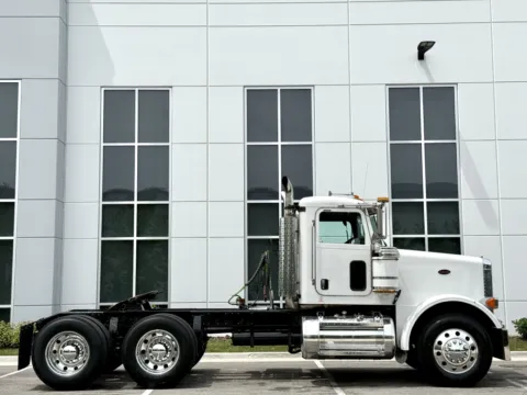 Another view of 2007 PETERBILT 378 for sale in New Lenox, IL at Forge Truck Centers - Illinois
