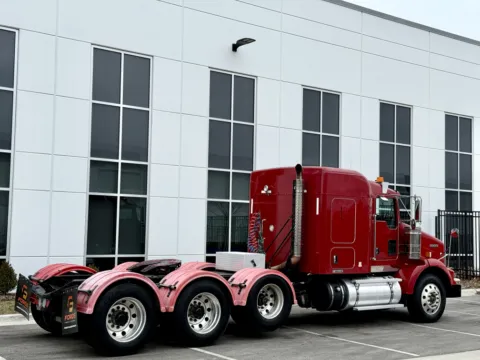 More photos of 2012 KENWORTH T800 at Forge Truck Centers - Illinois, IL