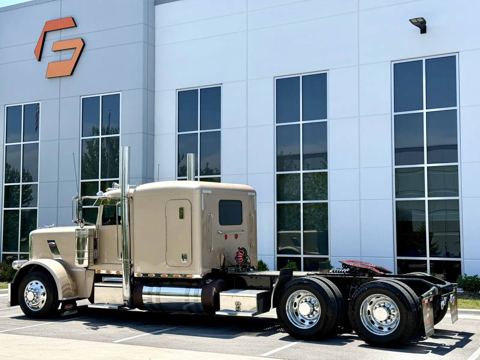 2017 Peterbilt 389 in New Lenox, IL — photo 6