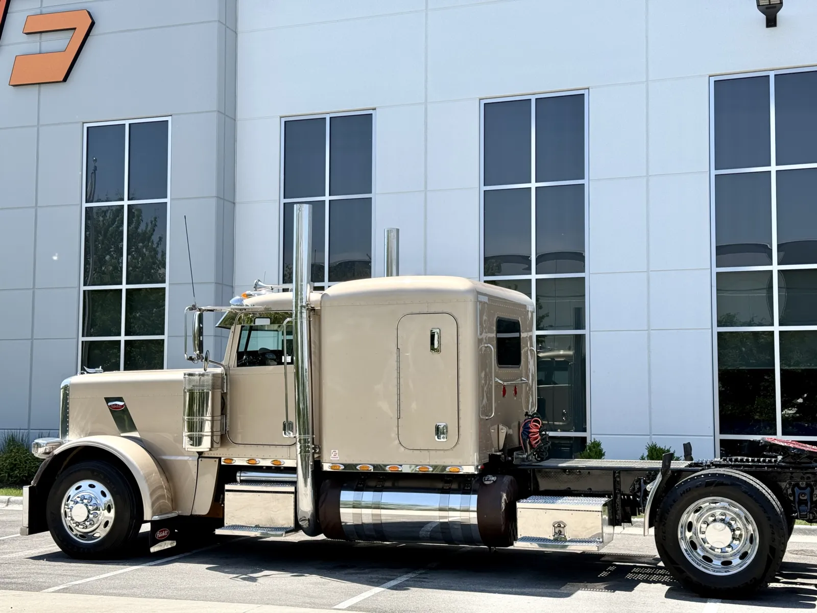 2017 Peterbilt 389 in New Lenox, IL — photo 8