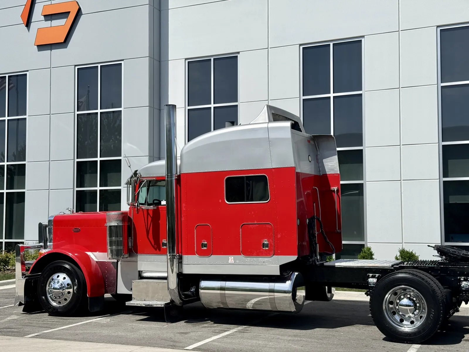 2000 Peterbilt 379 in New Lenox, IL — photo 8