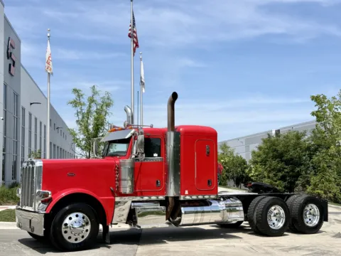 2015 PETERBILT 389 for sale in New Lenox, IL
