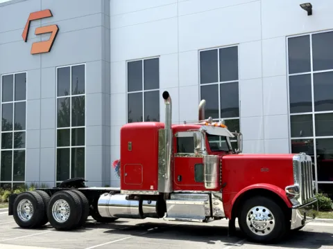 Photos of 2015 PETERBILT 389 for sale in New Lenox, IL at Forge Truck Centers - Illinois