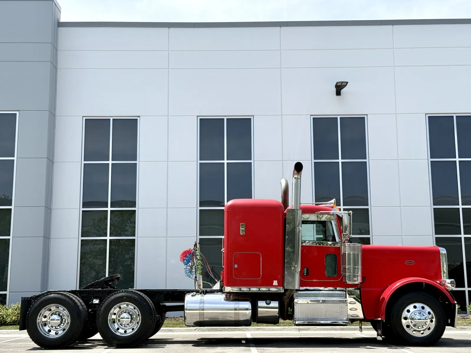 2015 Peterbilt 389 in New Lenox, IL — photo 3
