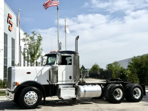 2006 PETERBILT 379 for sale in New Lenox, IL
