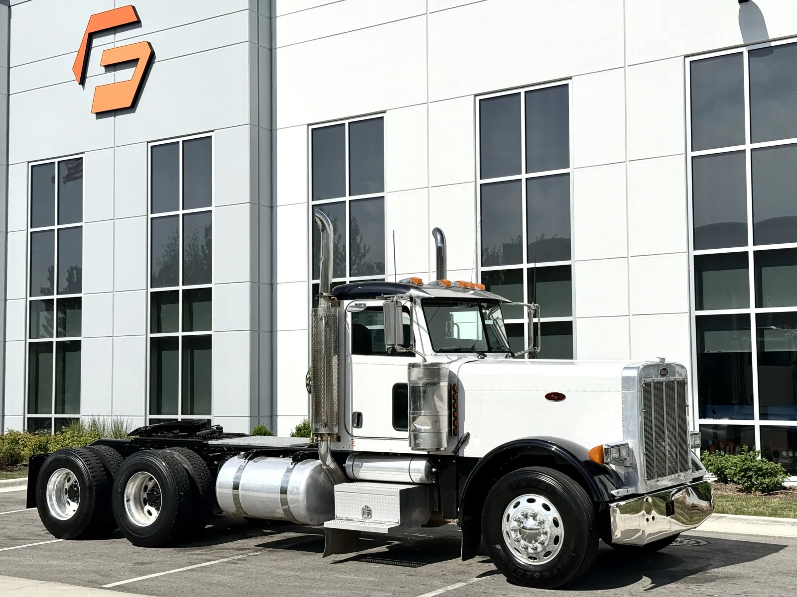 2006 Peterbilt 379 in New Lenox, IL — photo 2