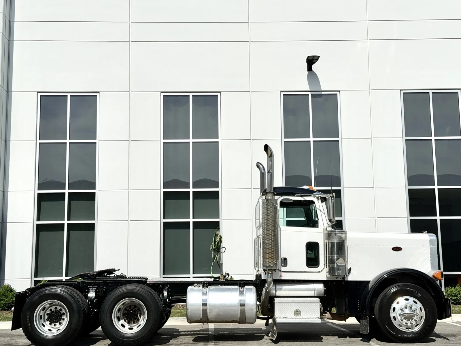 2006 Peterbilt 379 in New Lenox, IL — photo 3
