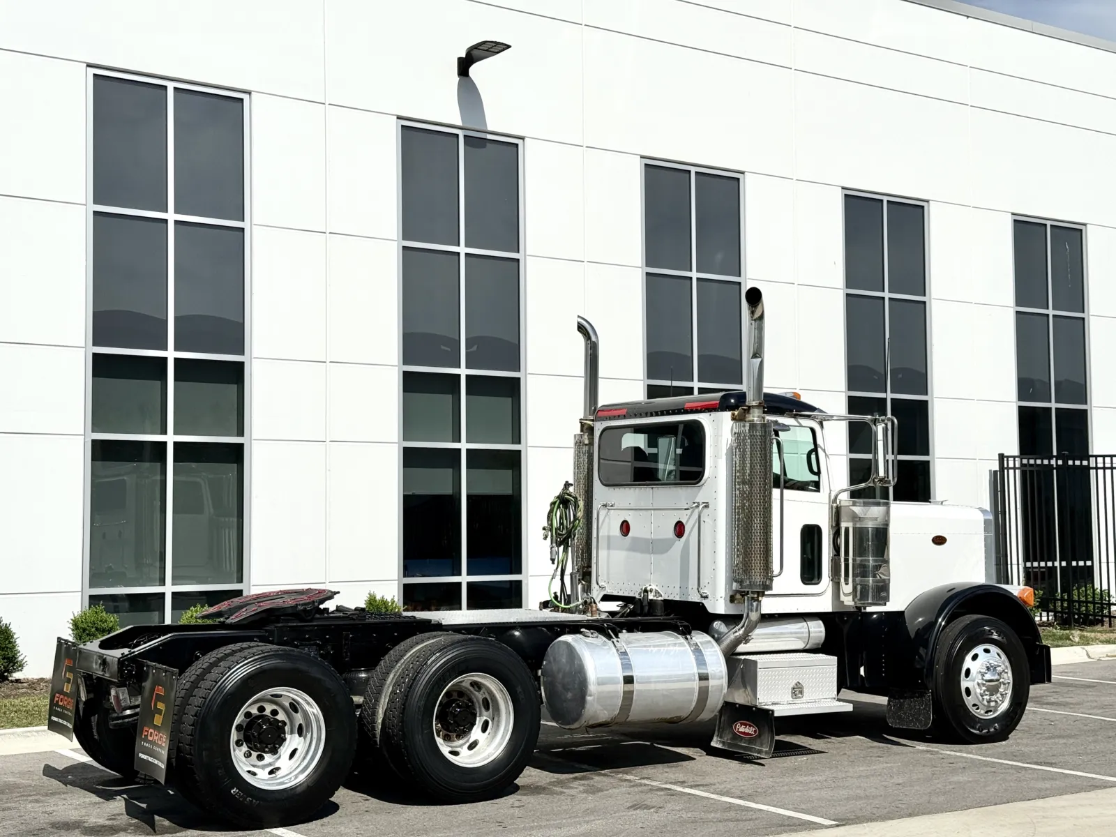 2006 Peterbilt 379 in New Lenox, IL — photo 5