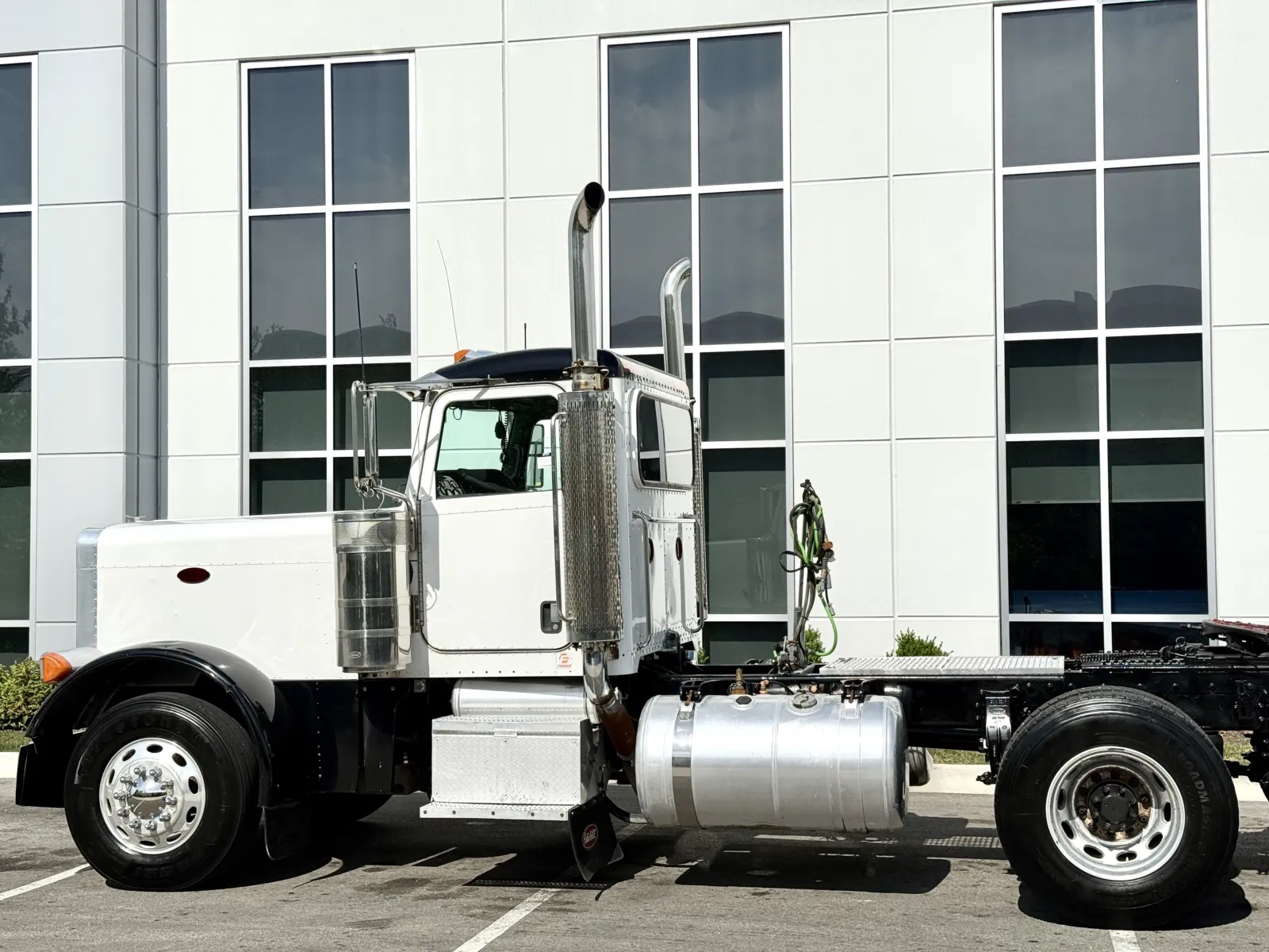 2006 Peterbilt 379 in New Lenox, IL — photo 8