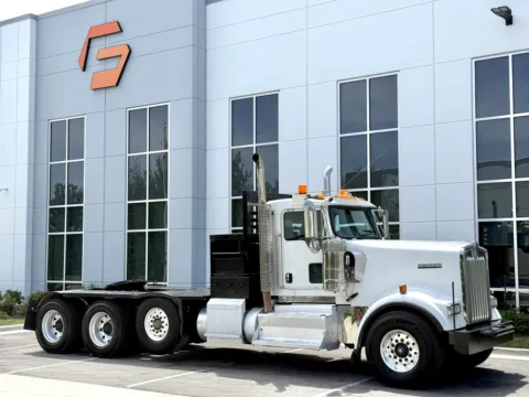 Photos of 2013 KENWORTH W900 for sale in New Lenox, IL at Forge Truck Centers - Illinois