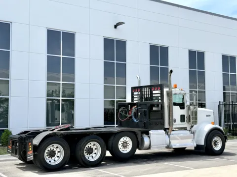 More photos of 2013 KENWORTH W900 at Forge Truck Centers - Illinois, IL