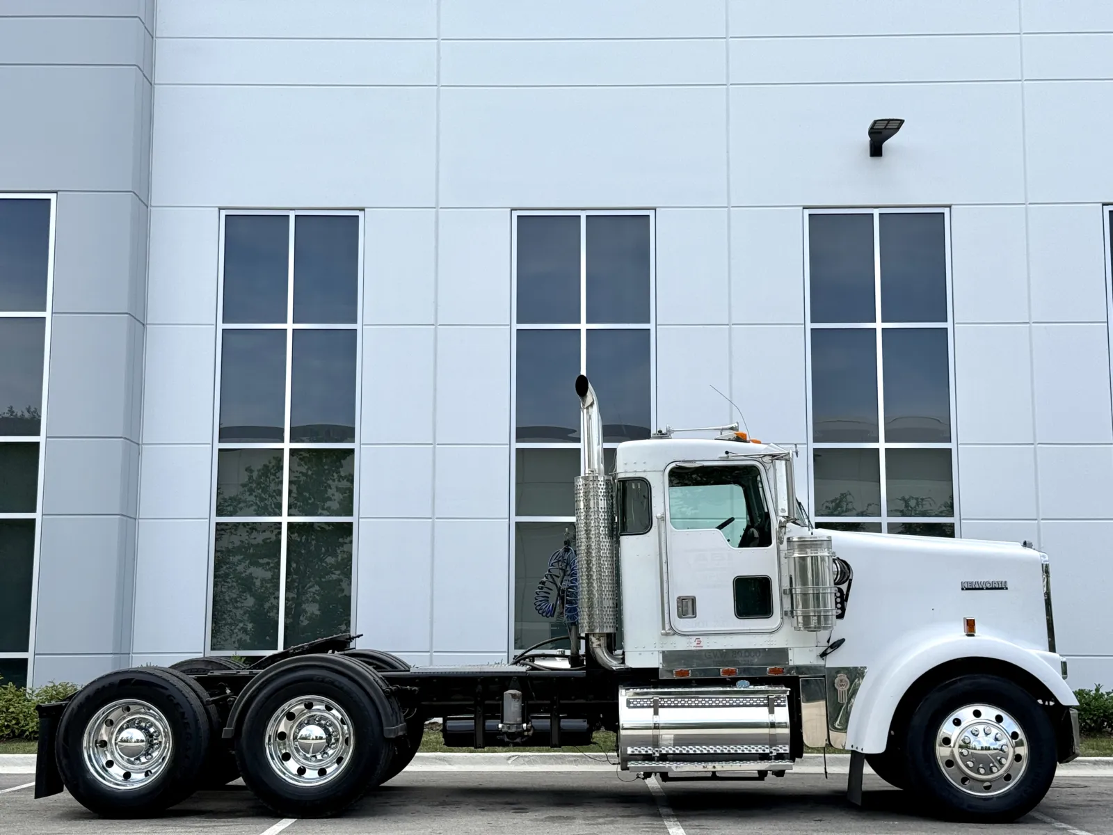 2000 Kenworth W900 in New Lenox, IL — photo 3