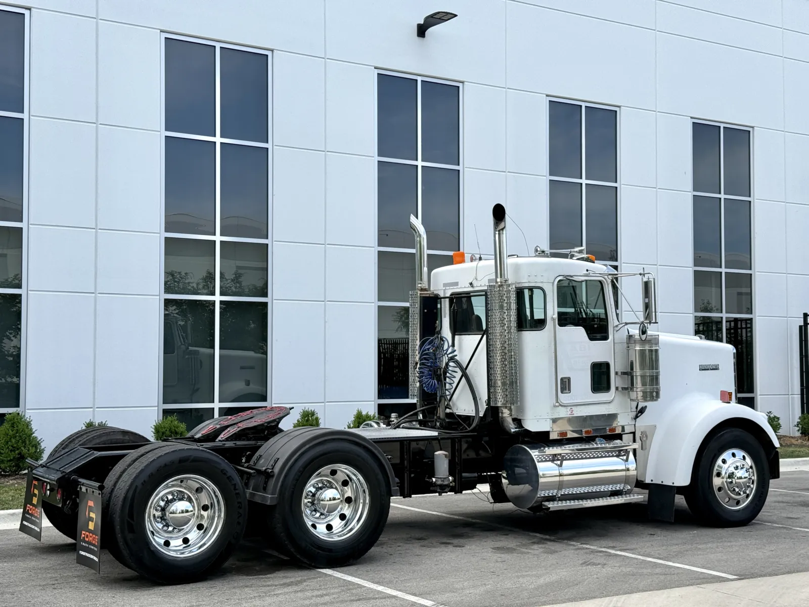 2000 Kenworth W900 in New Lenox, IL — photo 5