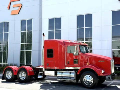 Photos of 2014 KENWORTH T800 for sale in New Lenox, IL at Forge Truck Centers - Illinois