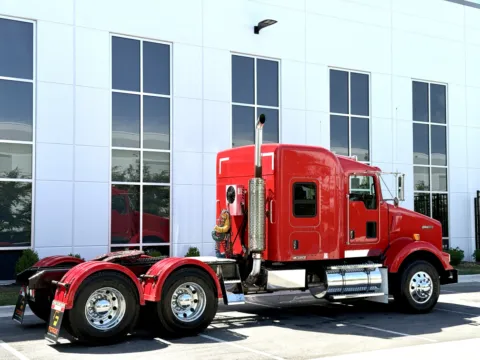 More photos of 2014 KENWORTH T800 at Forge Truck Centers - Illinois, IL