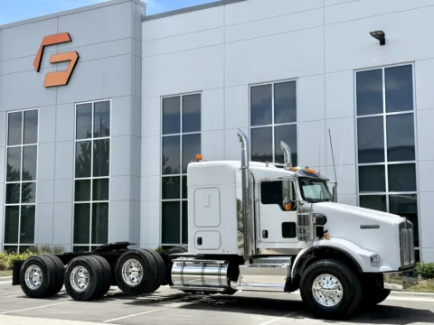 Photos of 2016 KENWORTH T800 for sale in New Lenox, IL at Forge Truck Centers - Illinois