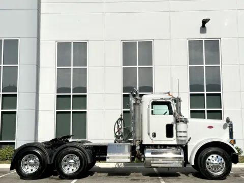 Another view of 2005 PETERBILT 379 for sale in New Lenox, IL at Forge Truck Centers - Illinois
