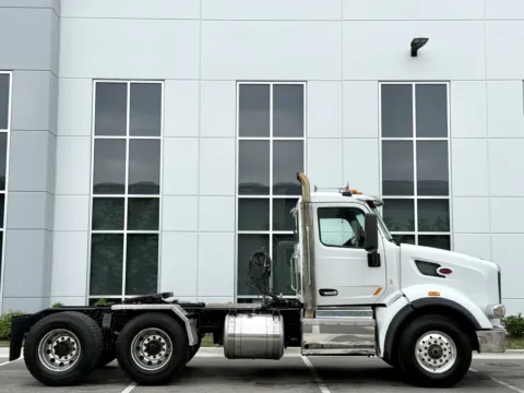 Another view of 2017 PETERBILT 567 for sale in New Lenox, IL at Forge Truck Centers - Illinois